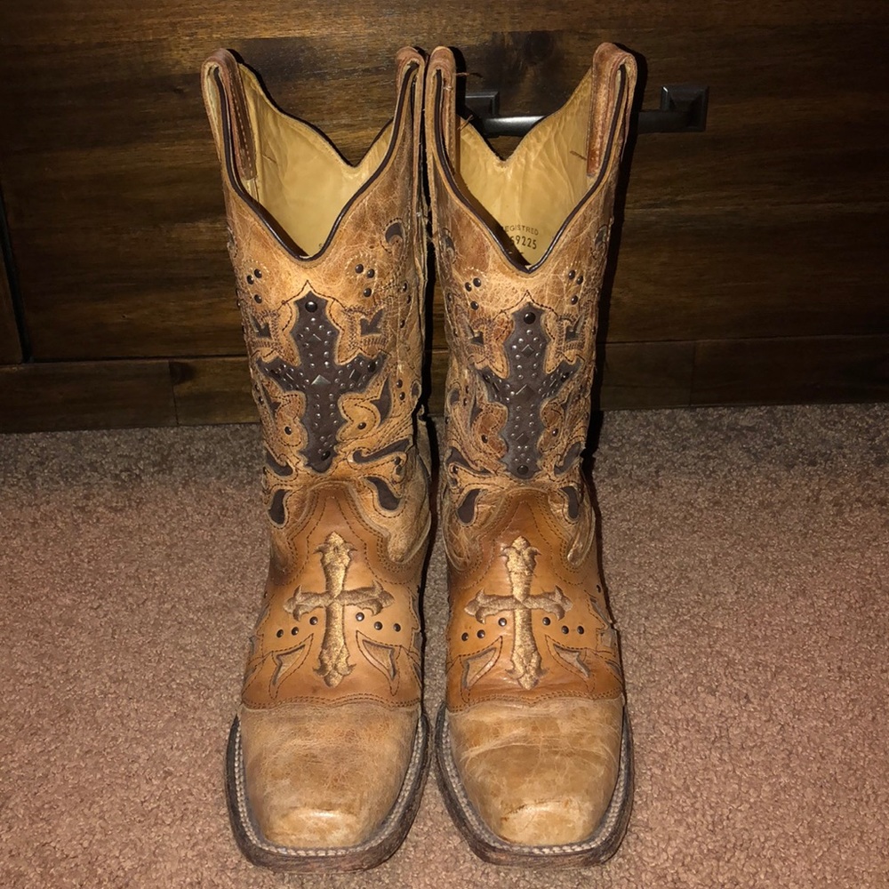 Corral Women's Studded Cross Inlay Western Boots